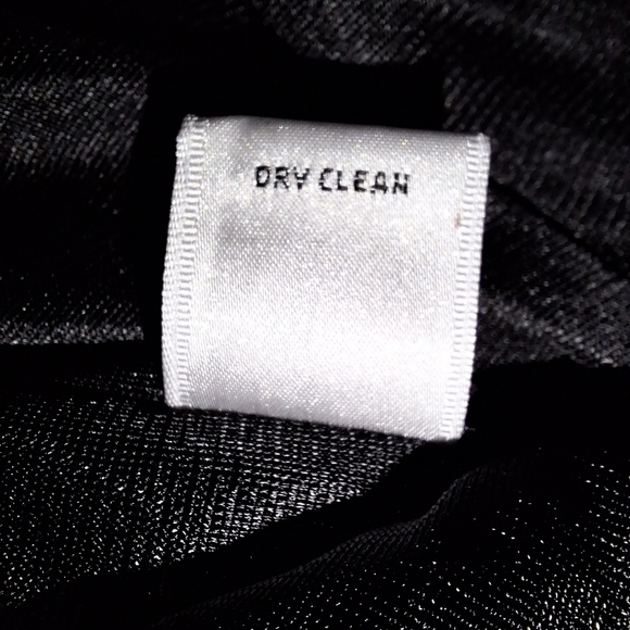 This is a Talbots Petites black cropped split hem top. It's in EUC. - Picture 4 of 6